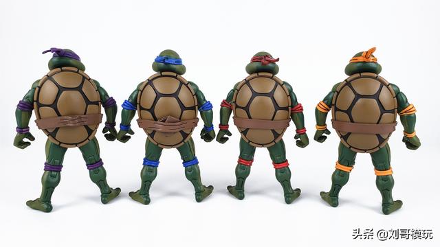 四个神龟的人形背面